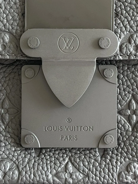 VUITTON S LOUIS LOCK MESSENGER 0227